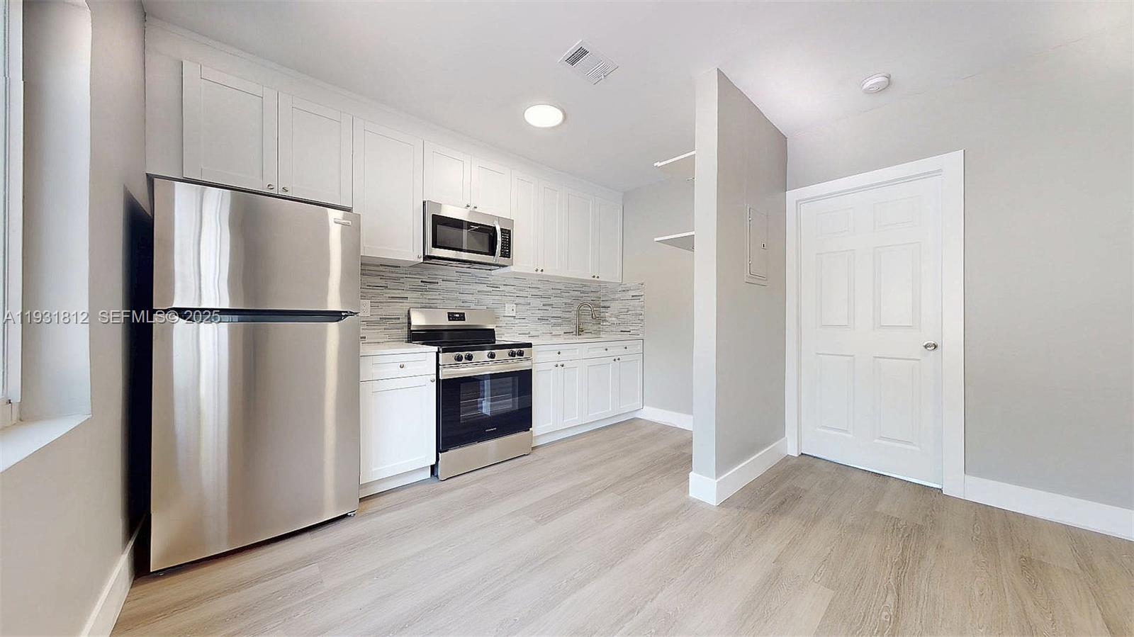 HIALEAH 7TH ADDN - Residential Lease