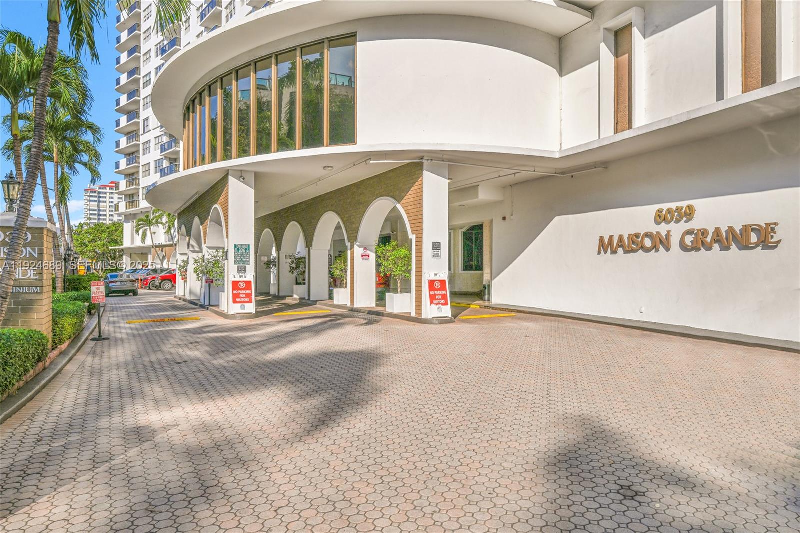 MAISON GRANDE CONDO - Residential