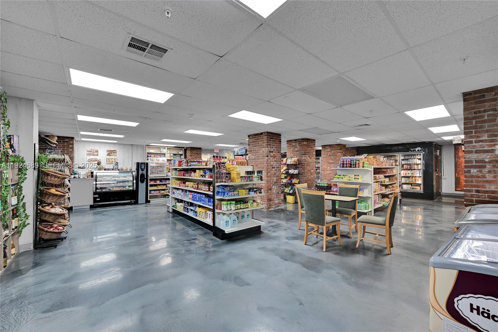 MAISON GRANDE CONDO - Residential