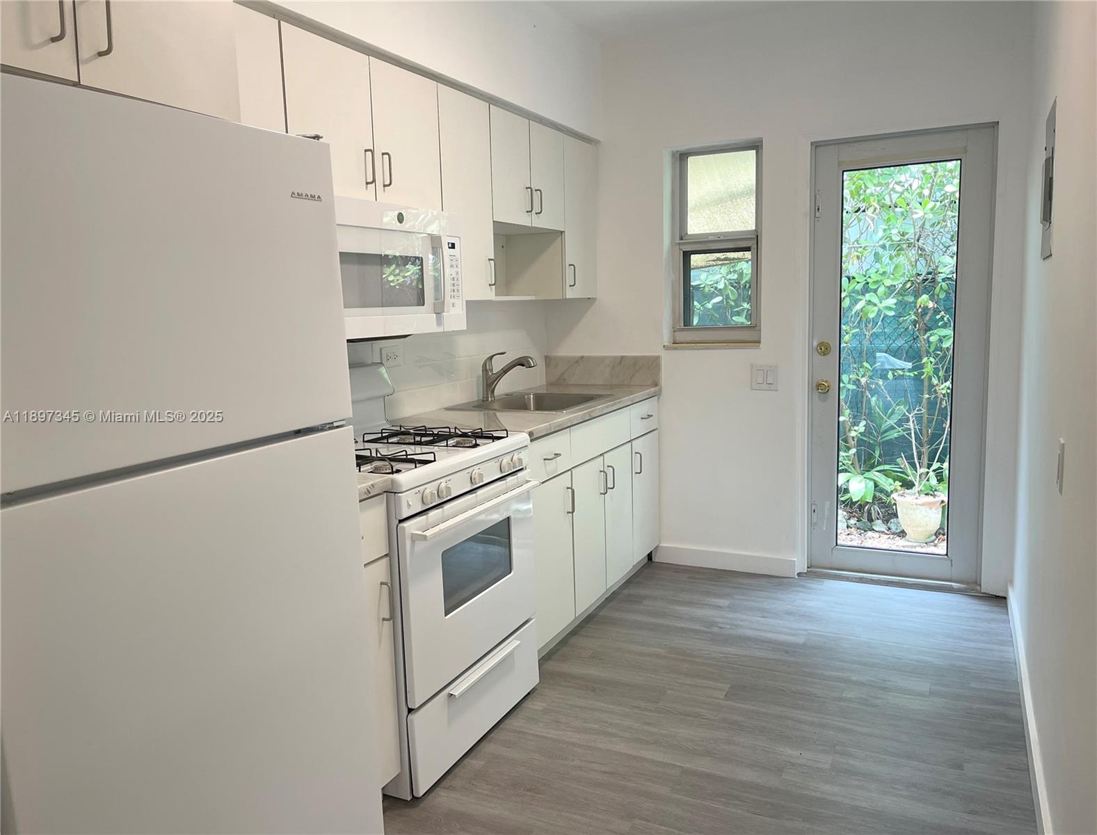 LINCOLN SUB - Residential Lease