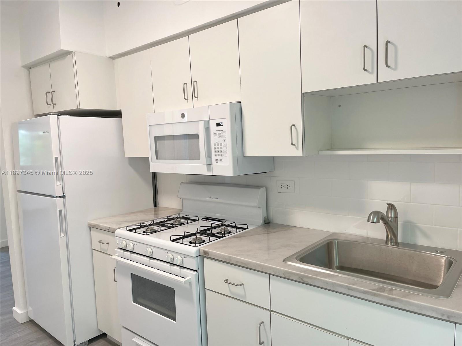 LINCOLN SUB - Residential Lease