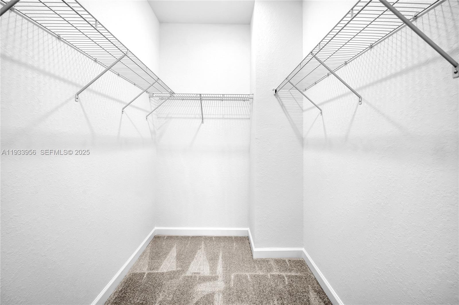 WYNDHAM LAKES PLAZA - Residential Lease