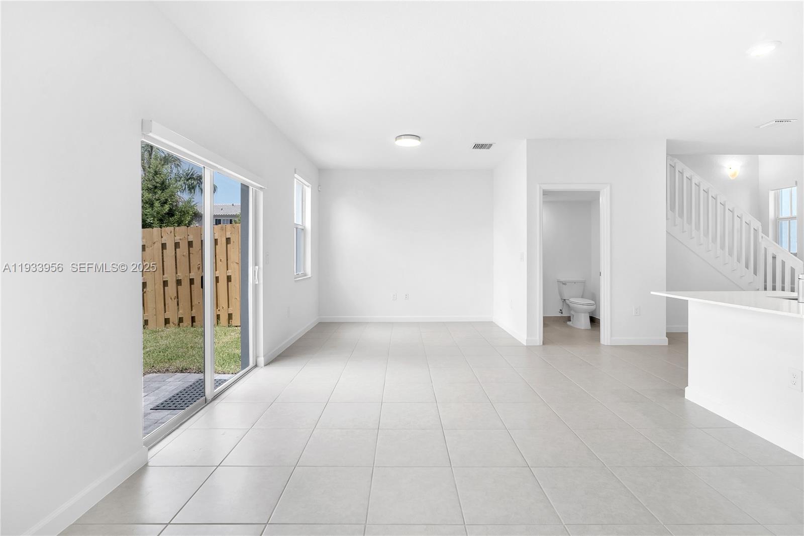 WYNDHAM LAKES PLAZA - Residential Lease