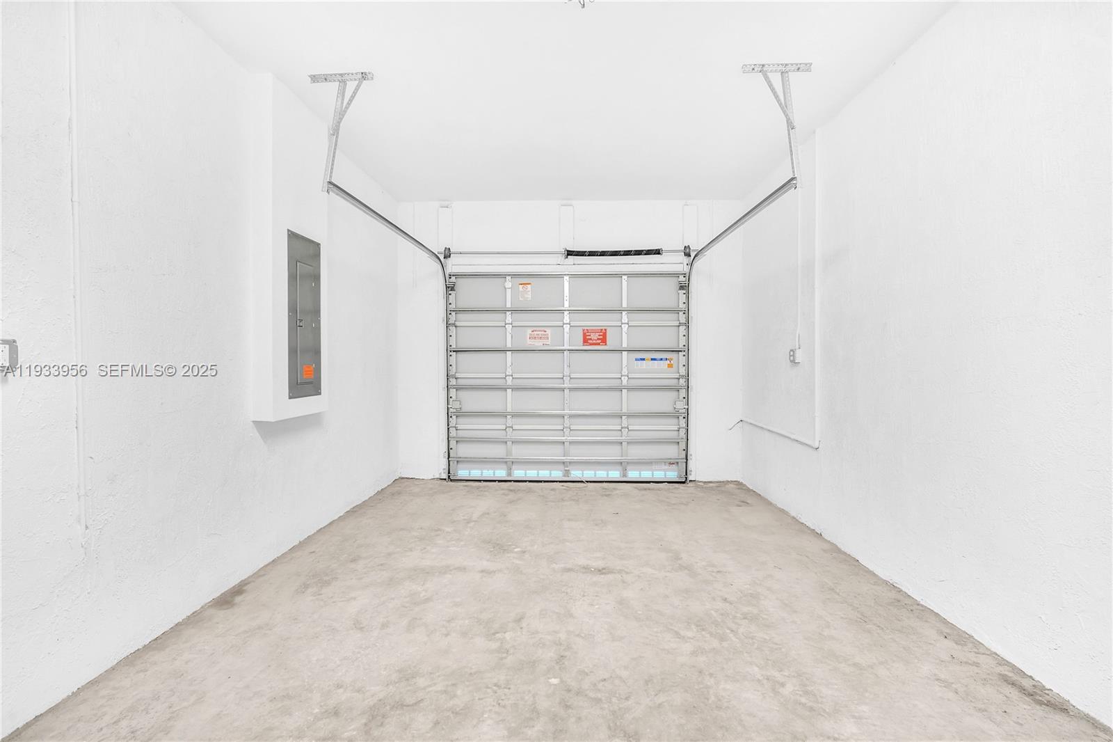 WYNDHAM LAKES PLAZA - Residential Lease