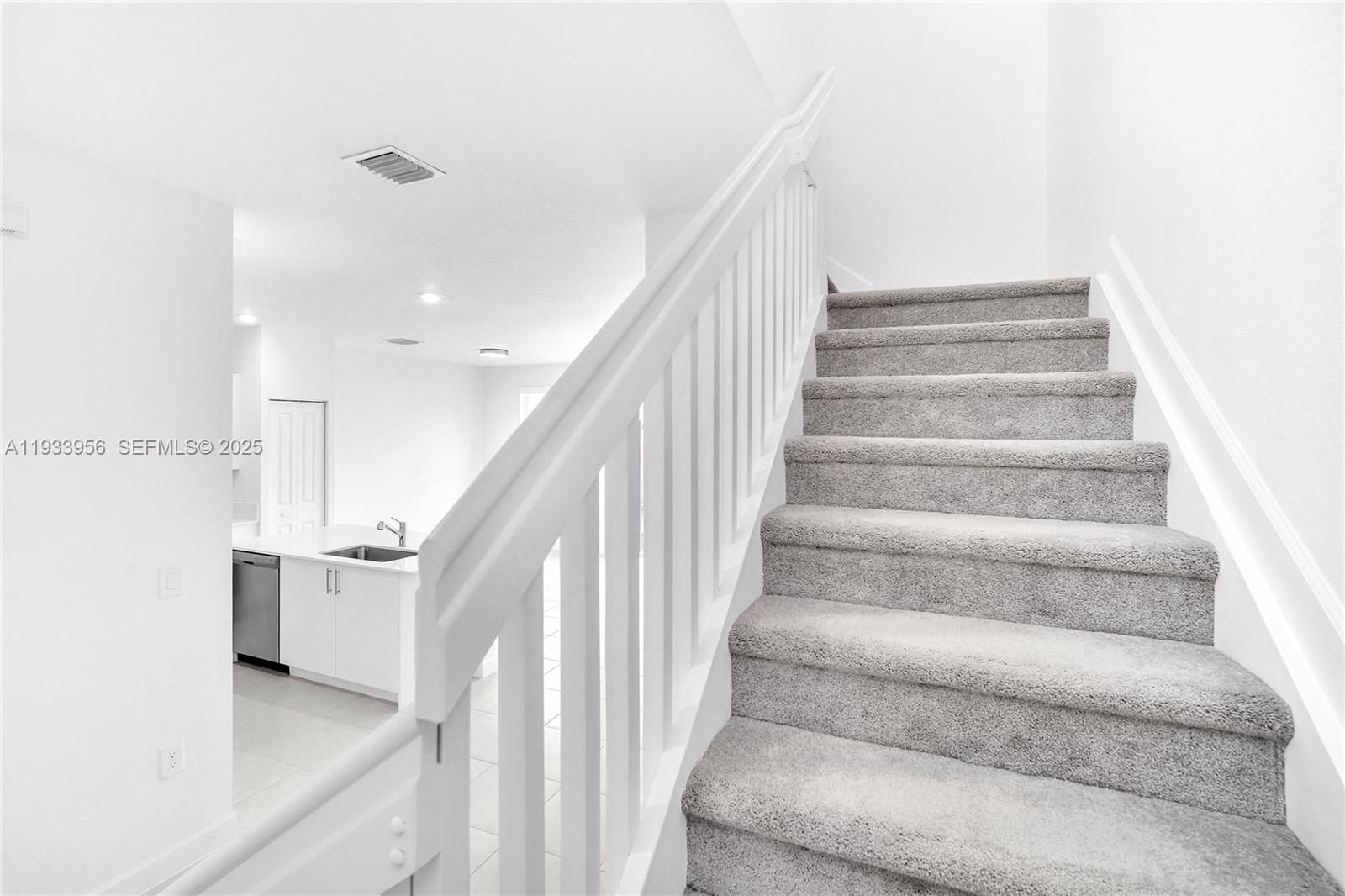 WYNDHAM LAKES PLAZA - Residential Lease