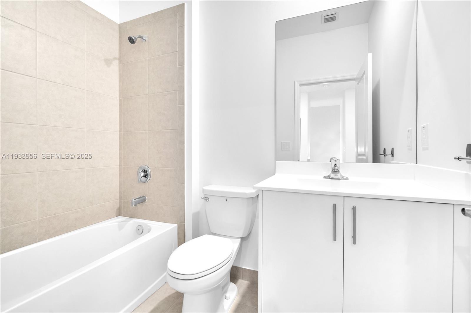 WYNDHAM LAKES PLAZA - Residential Lease