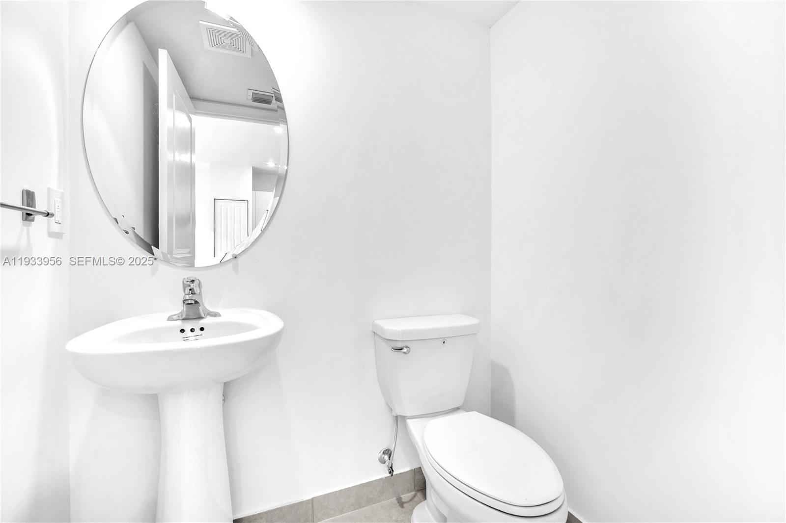 WYNDHAM LAKES PLAZA - Residential Lease