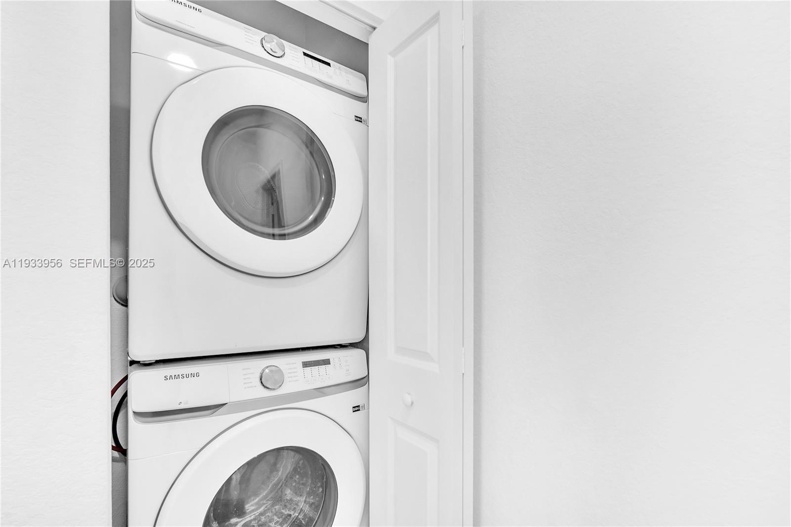 WYNDHAM LAKES PLAZA - Residential Lease