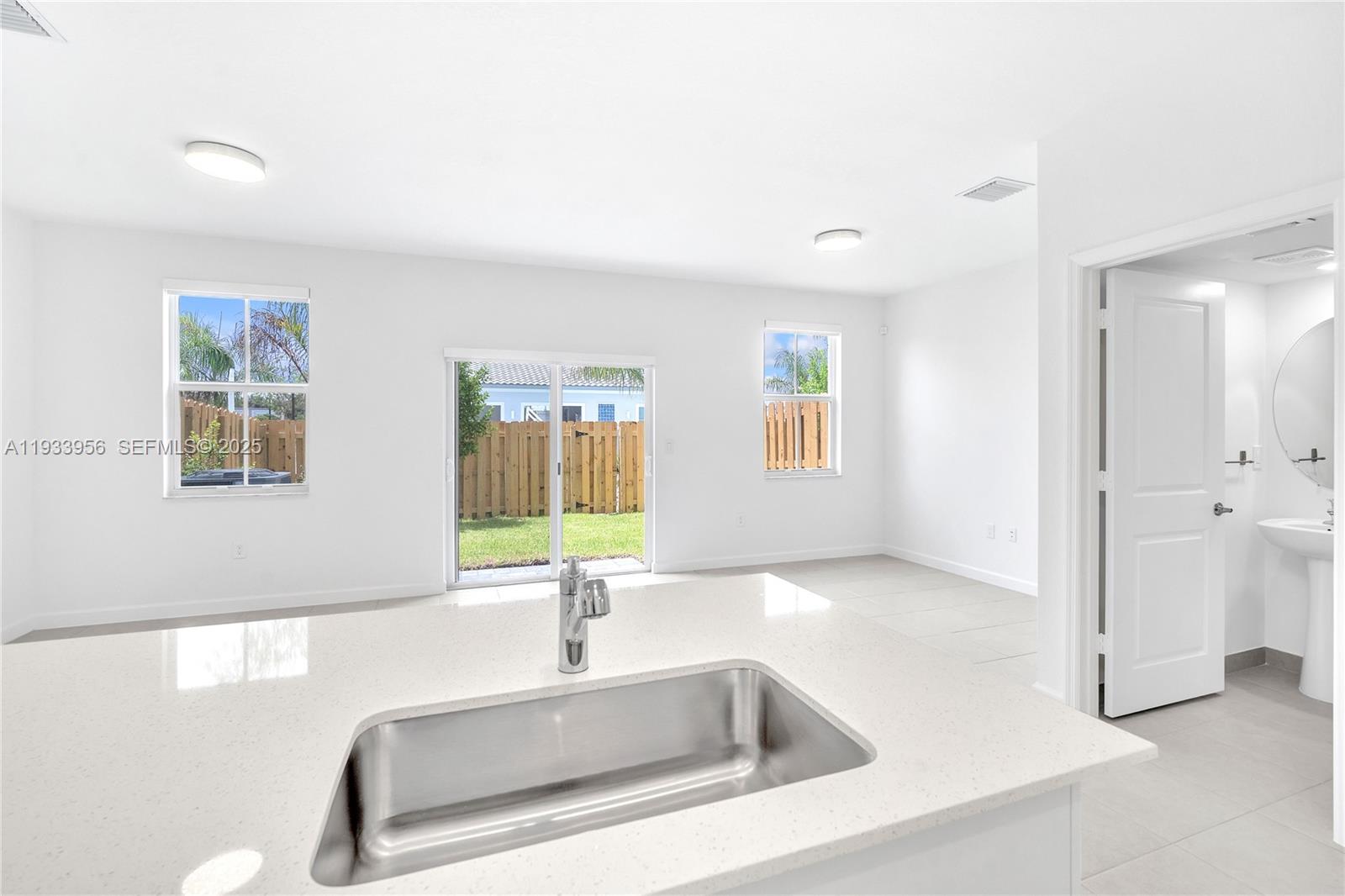 WYNDHAM LAKES PLAZA - Residential Lease