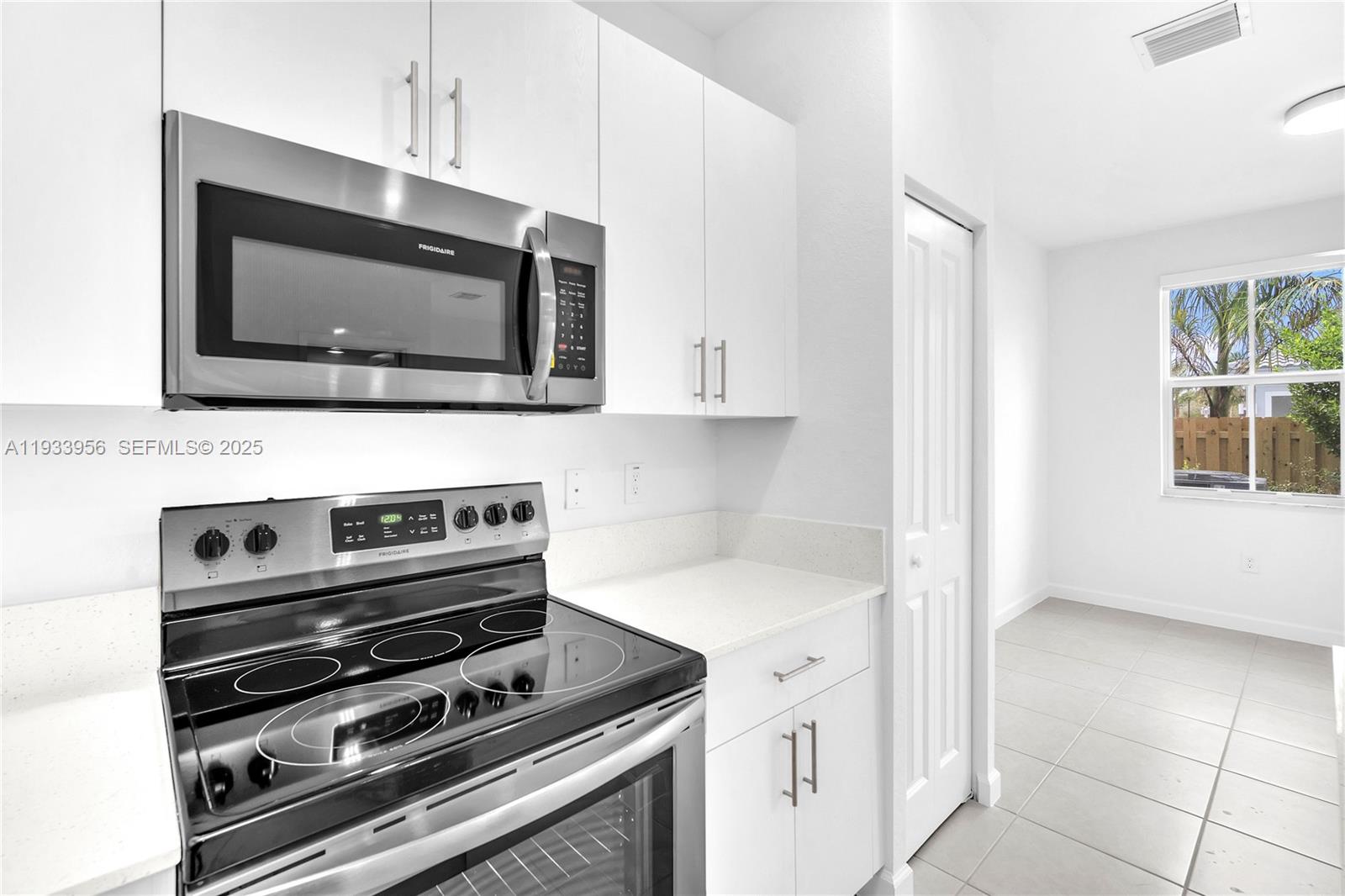 WYNDHAM LAKES PLAZA - Residential Lease