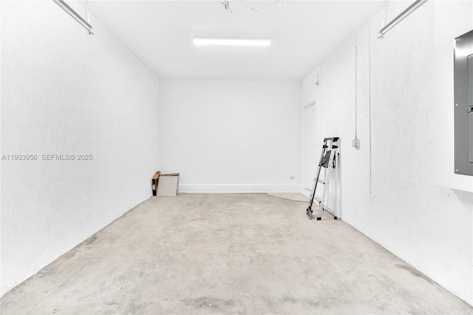 WYNDHAM LAKES PLAZA - Residential Lease