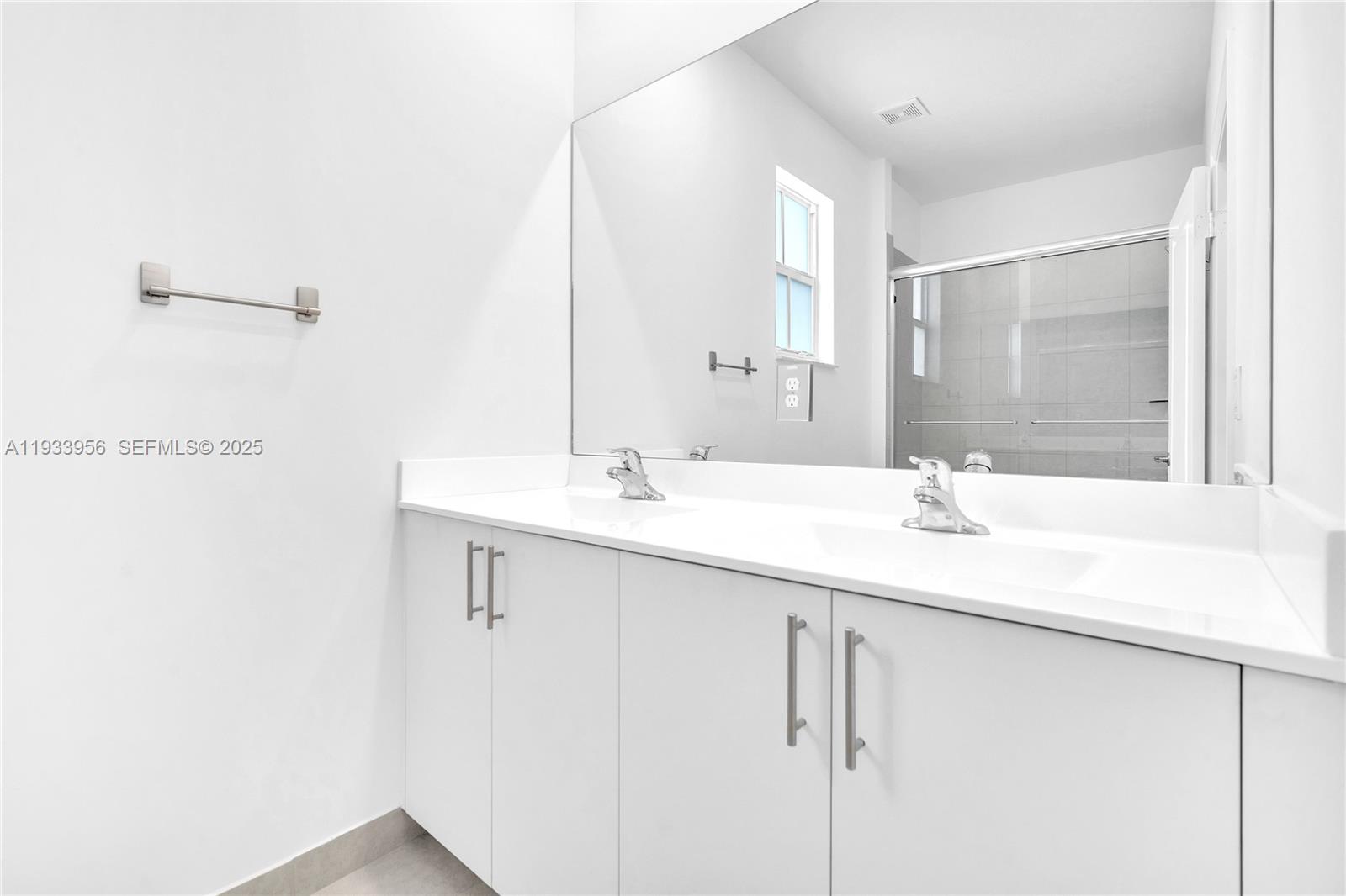 WYNDHAM LAKES PLAZA - Residential Lease