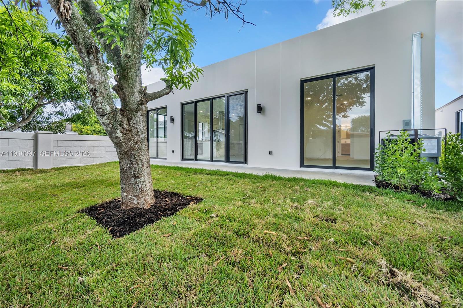 COLLIER GROVES - Residential