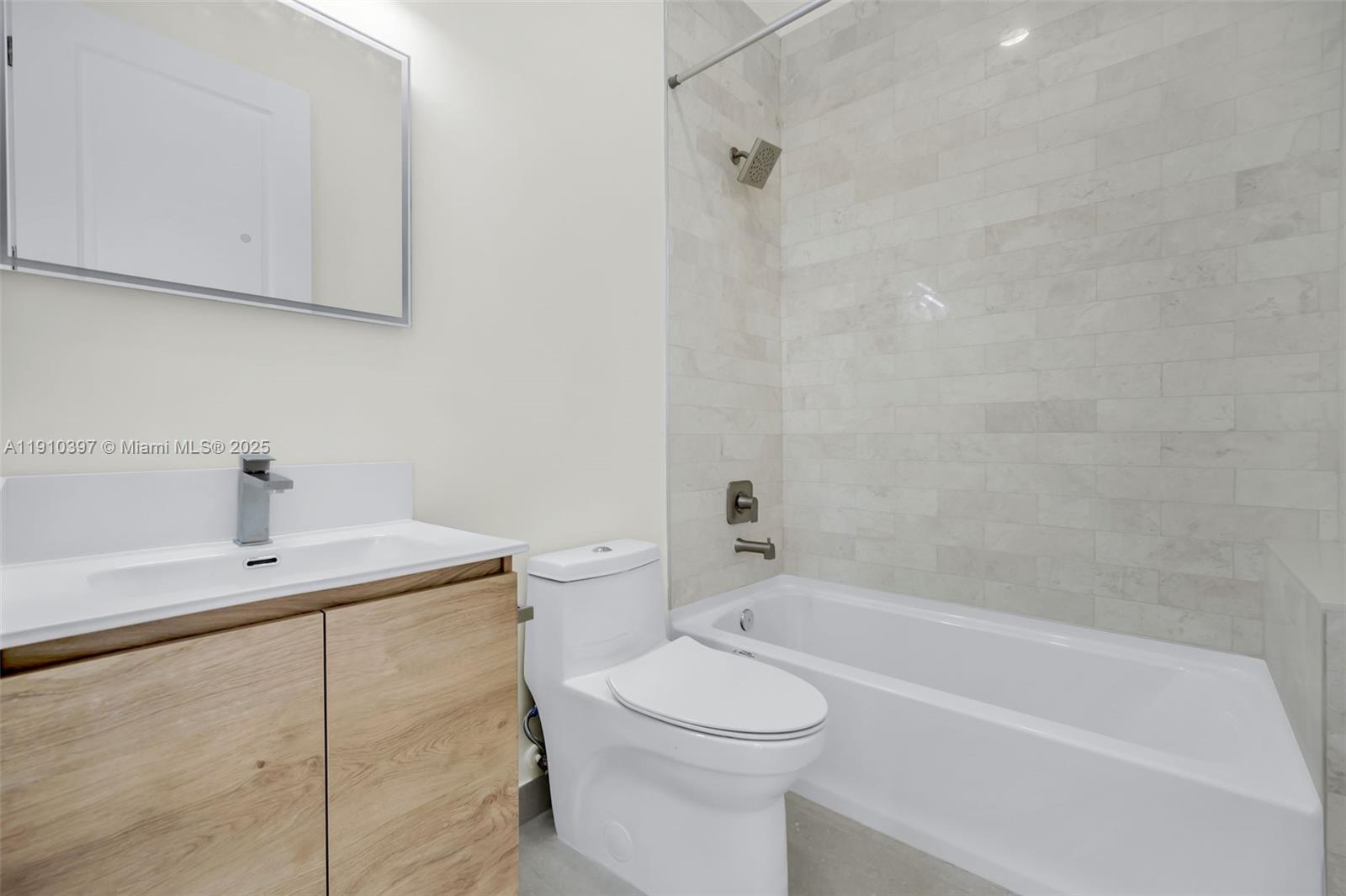 COLLIER GROVES - Residential