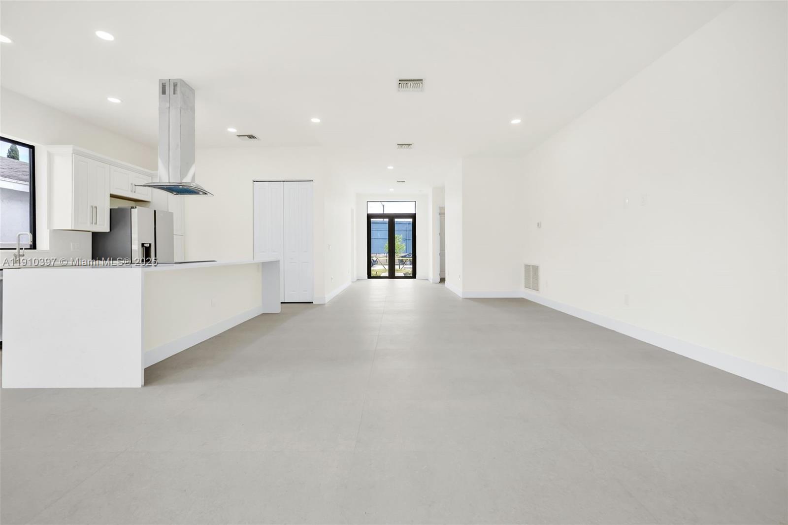 COLLIER GROVES - Residential