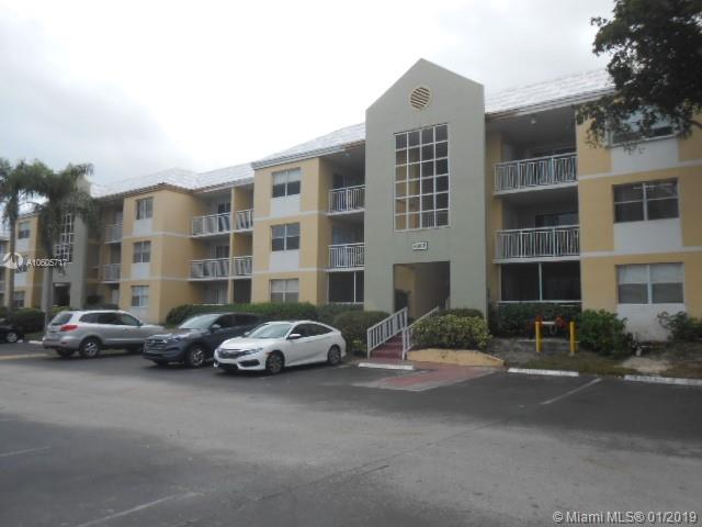 Le Club Condo - Gated Community- Guard at gate - Washer and dryer in unit - 2/2 wood floors bedrooms, tile floors living room dining room, kitchen, kitchen and baths updated. Club house and pool. Unit shows excellent. Walk to schools, close to shopping, and turnpike, old cutler road.