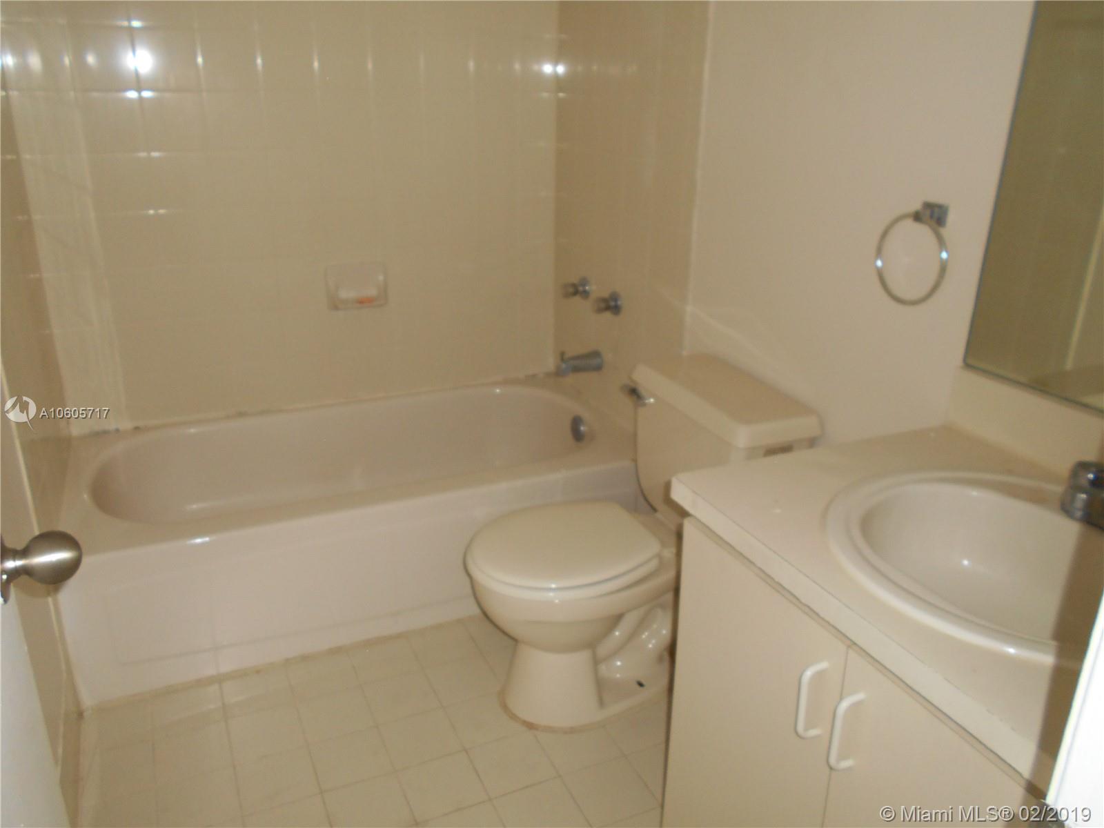 LE CLUB AT OLD CUTLER CON - Residential Lease
