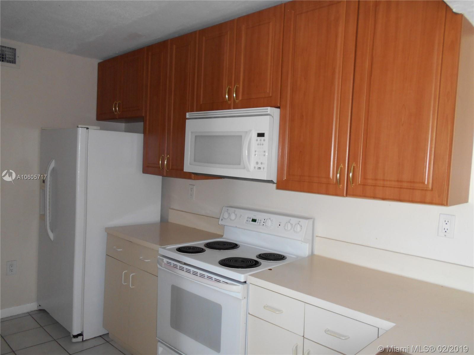 LE CLUB AT OLD CUTLER CON - Residential Lease