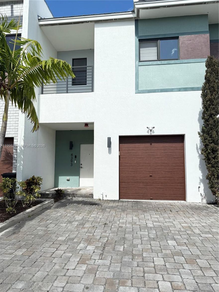 Centrally located, this beautiful modern 3 bedroom 3 bath townhome in the highly sought after Strata. This home features all the modern convinces with a 1 car garage. Close to 1-95 and major shopping stores. Call today for an appointment.
