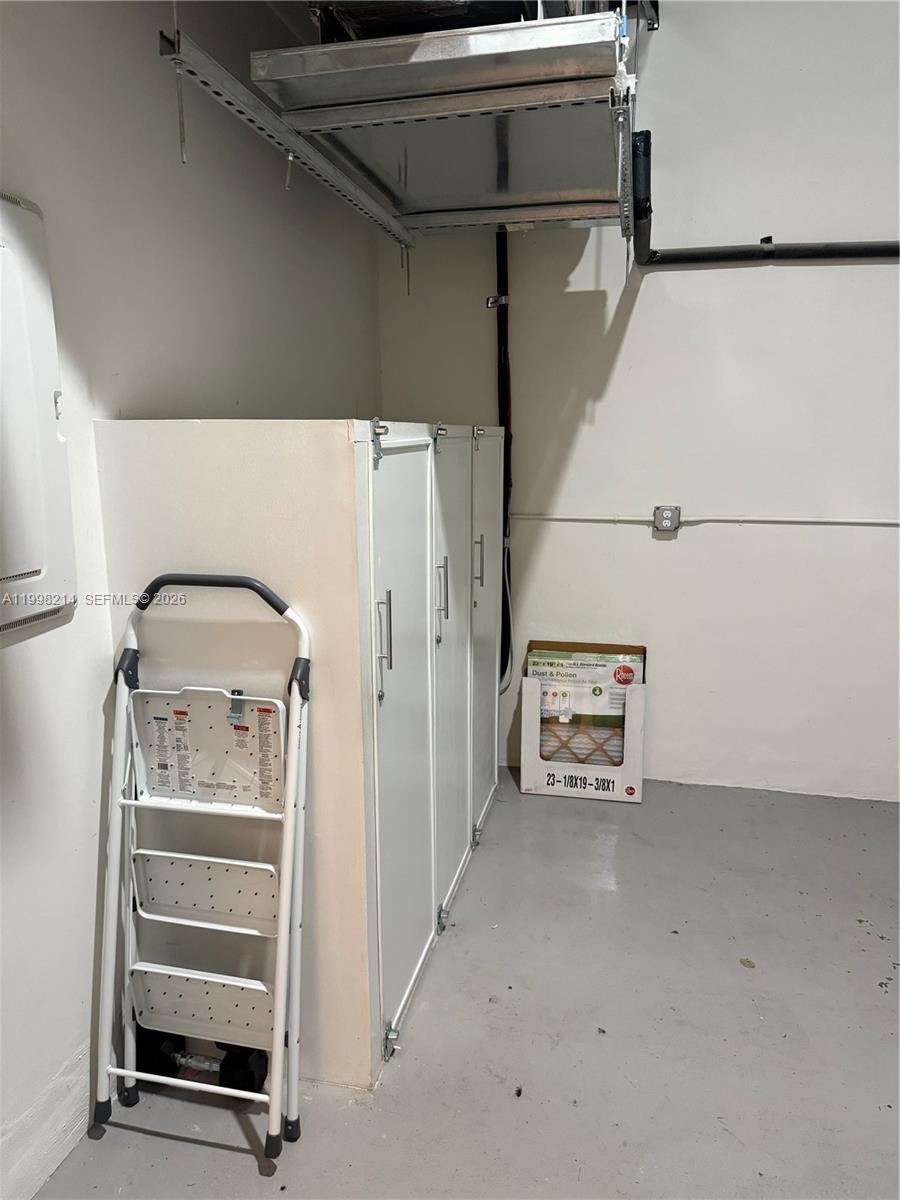 PLANTATION BUSINESS PARK - Residential Lease