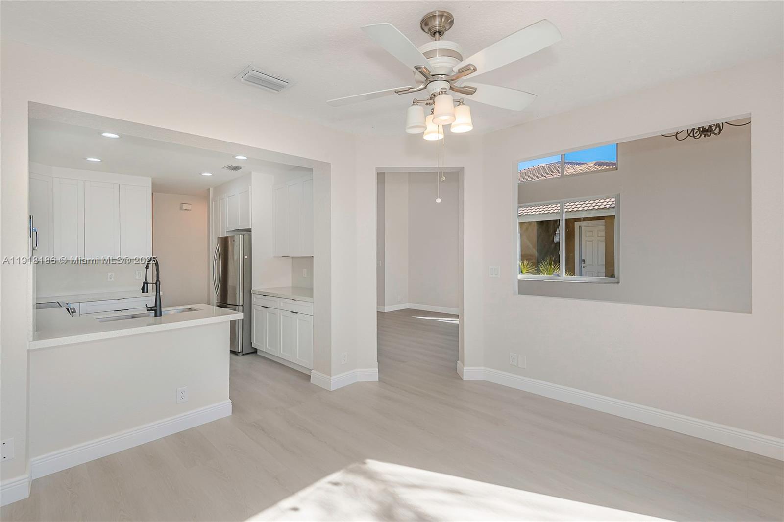 HOLLYWOOD LAKES COUNTRY C - Residential Lease