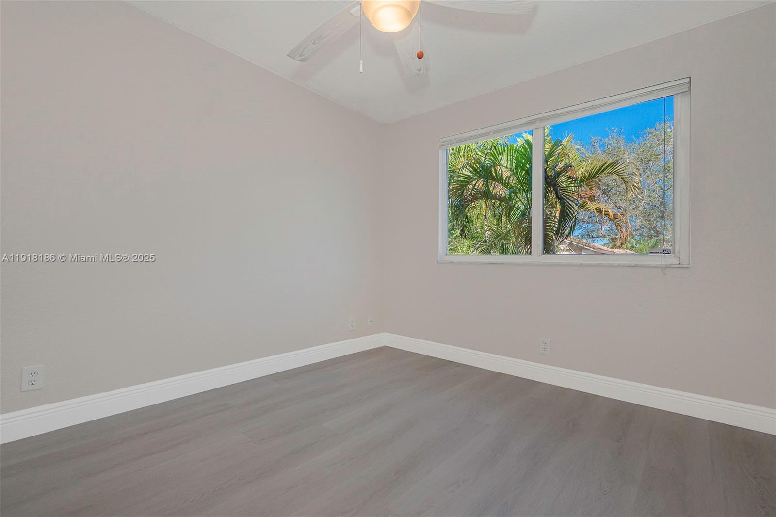 HOLLYWOOD LAKES COUNTRY C - Residential Lease