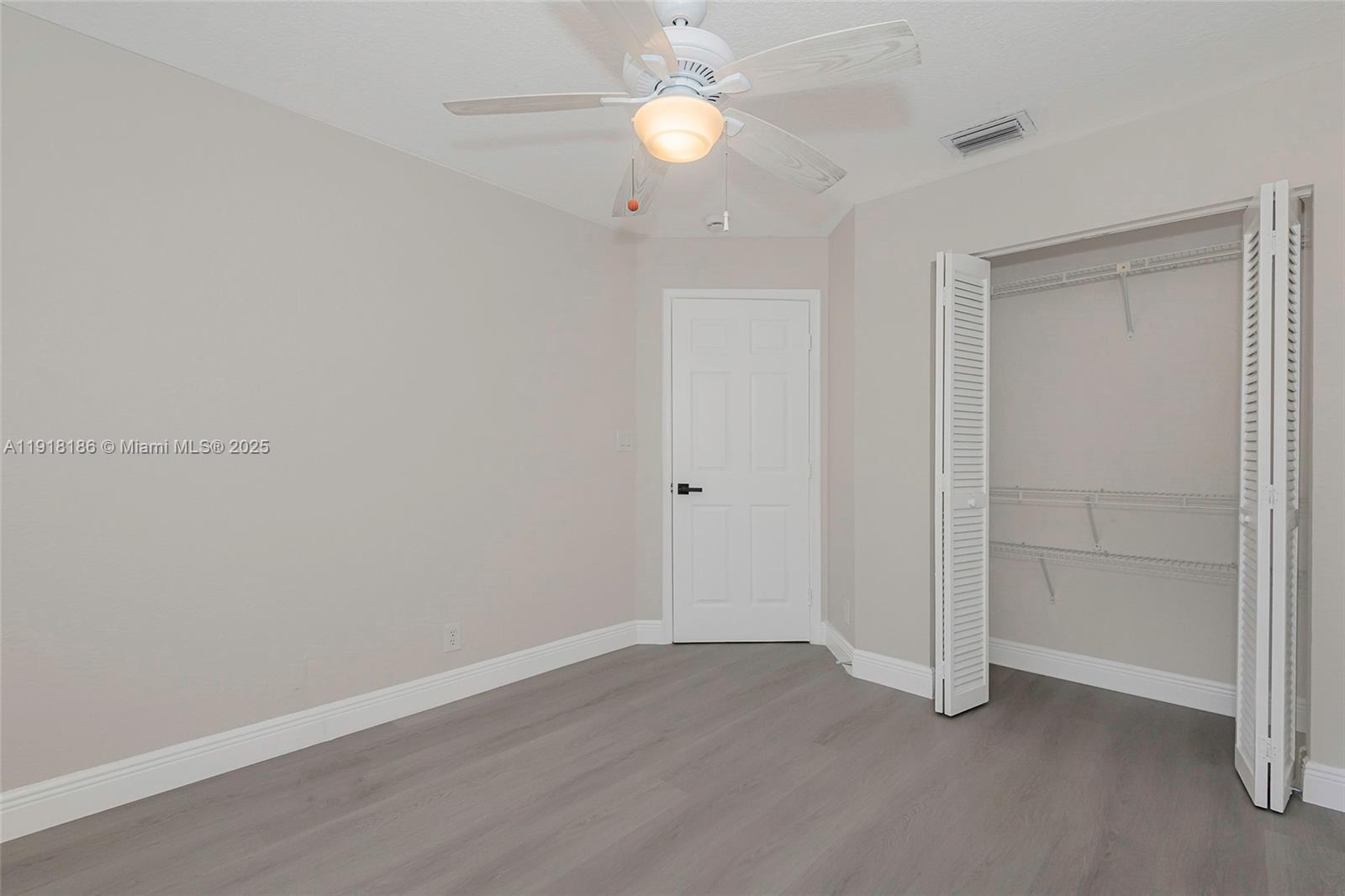 HOLLYWOOD LAKES COUNTRY C - Residential Lease