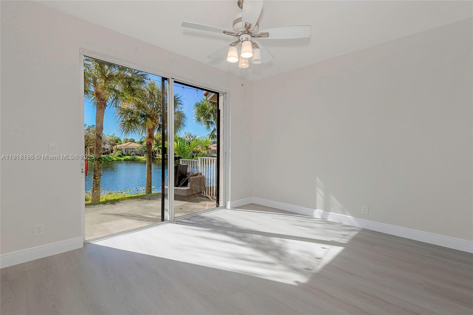 HOLLYWOOD LAKES COUNTRY C - Residential Lease