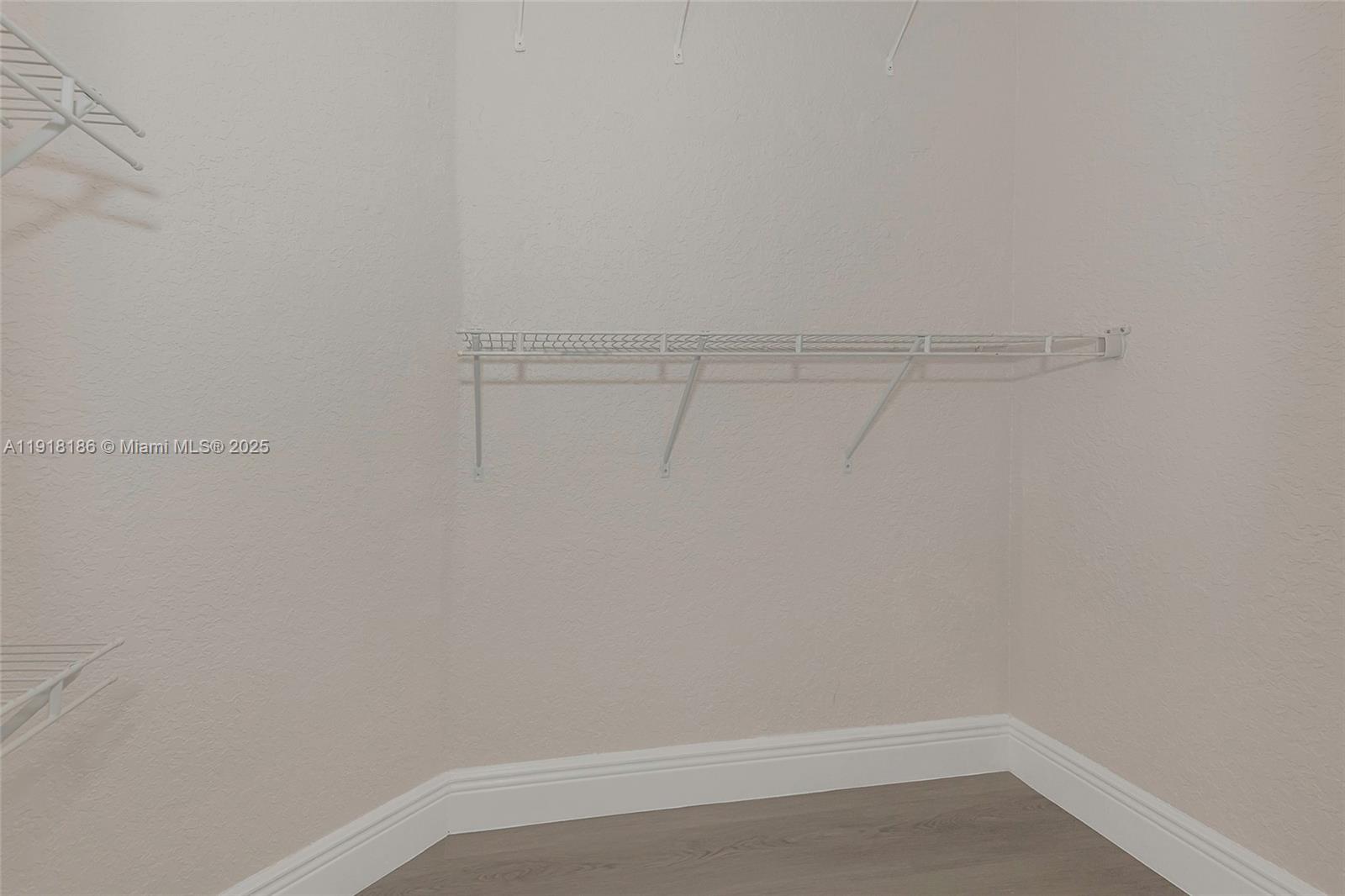 HOLLYWOOD LAKES COUNTRY C - Residential Lease