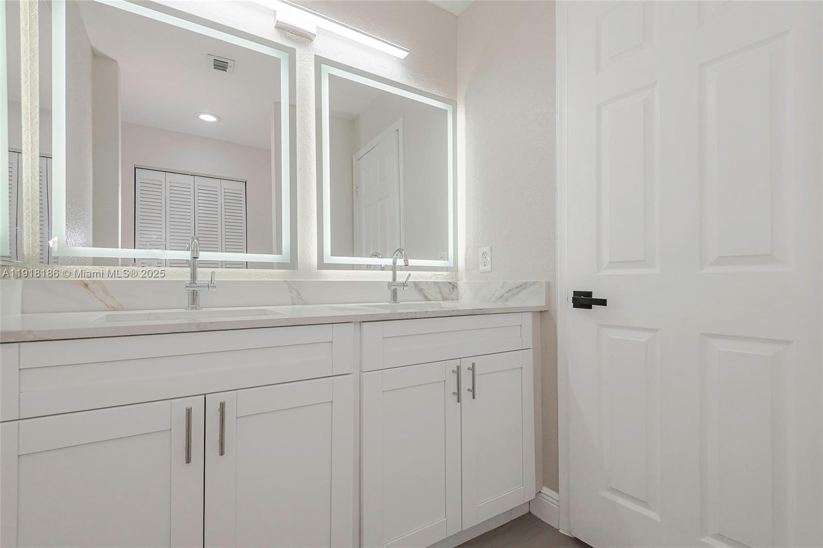 HOLLYWOOD LAKES COUNTRY C - Residential Lease