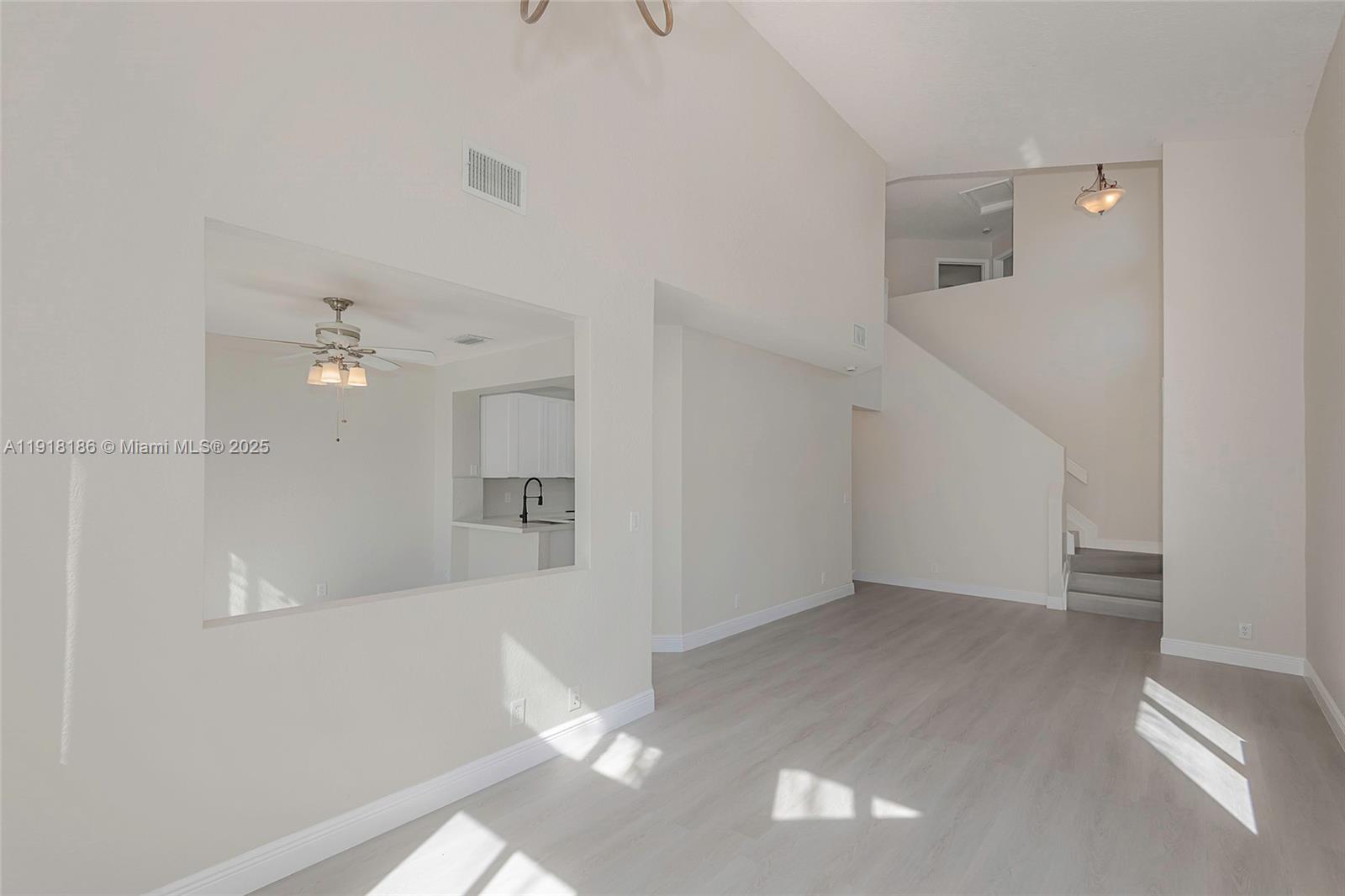 HOLLYWOOD LAKES COUNTRY C - Residential Lease