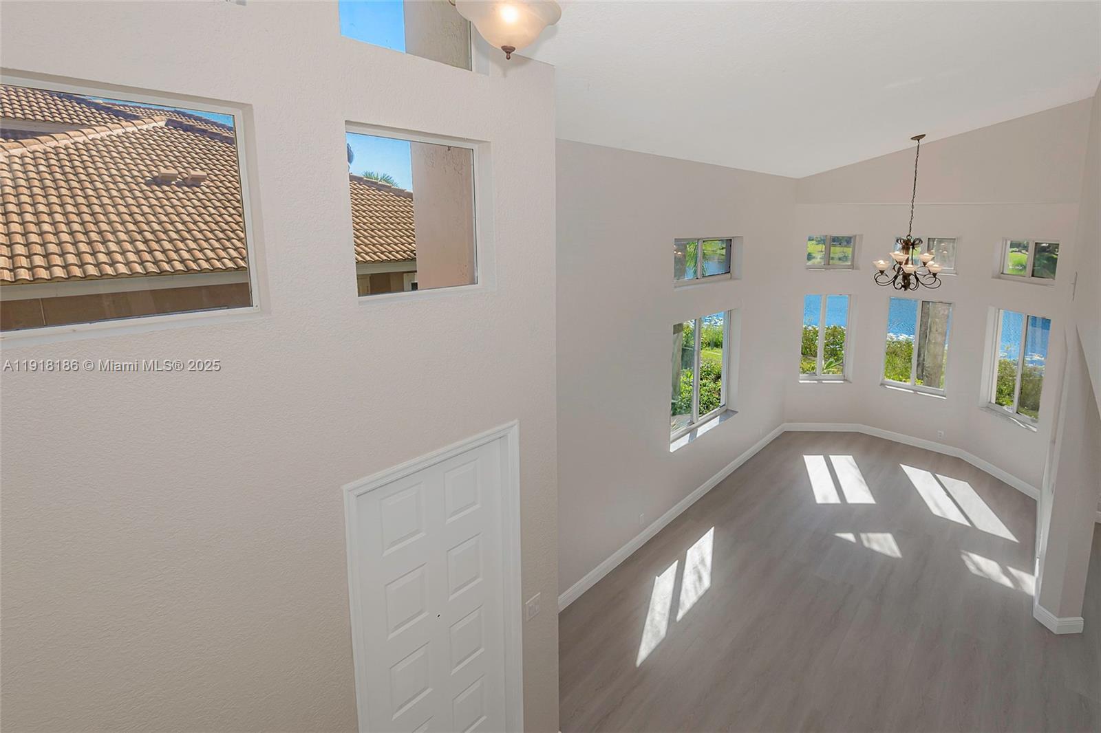 HOLLYWOOD LAKES COUNTRY C - Residential Lease