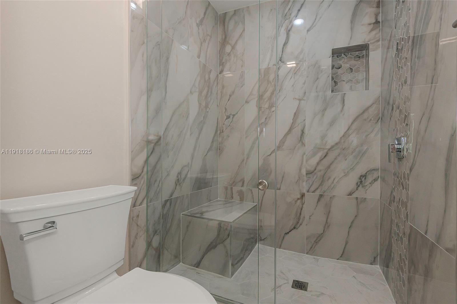 HOLLYWOOD LAKES COUNTRY C - Residential Lease