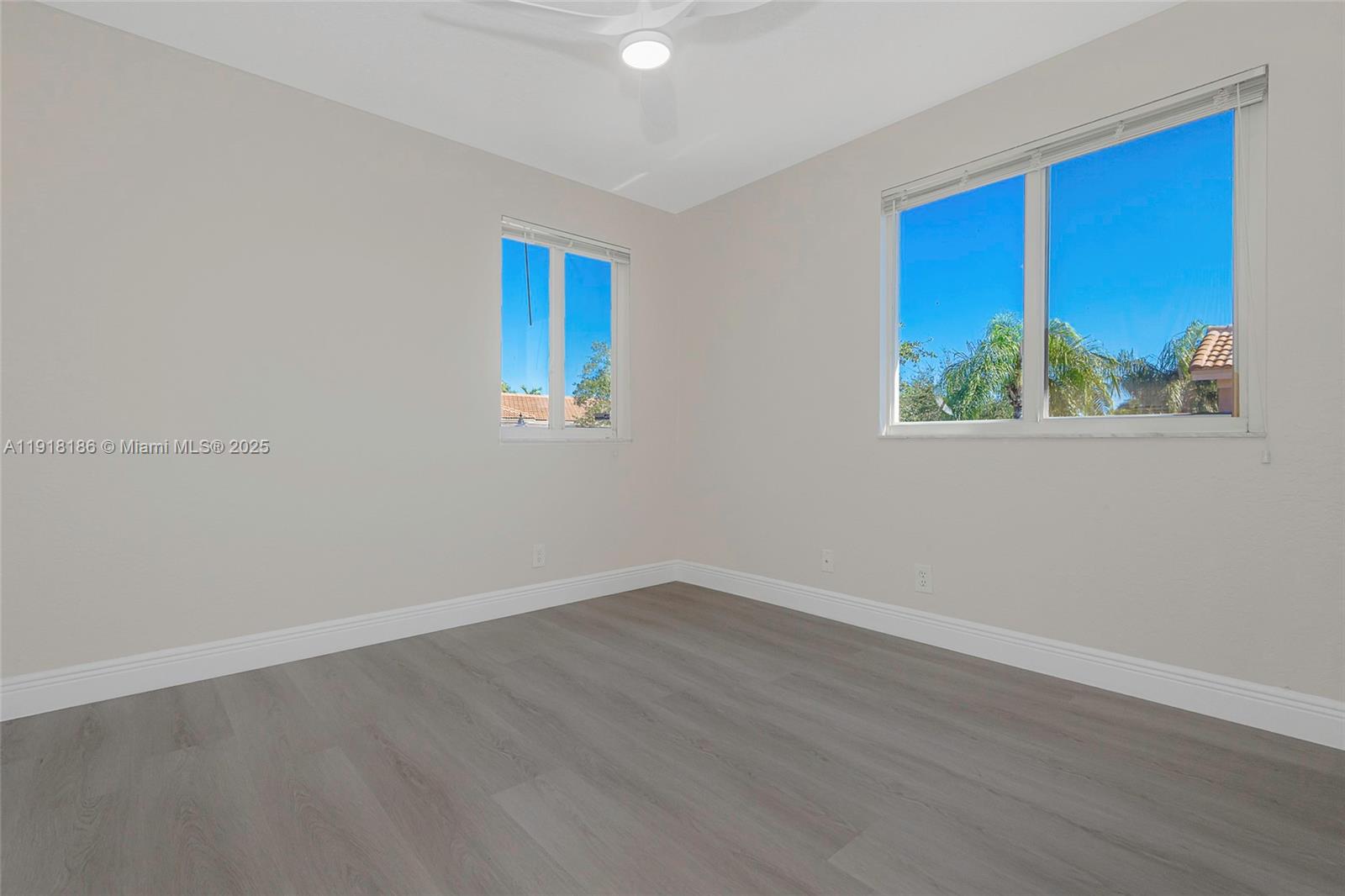 HOLLYWOOD LAKES COUNTRY C - Residential Lease