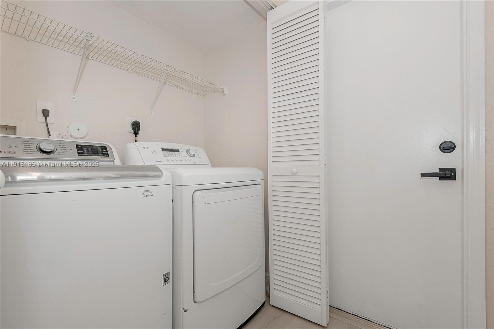 HOLLYWOOD LAKES COUNTRY C - Residential Lease