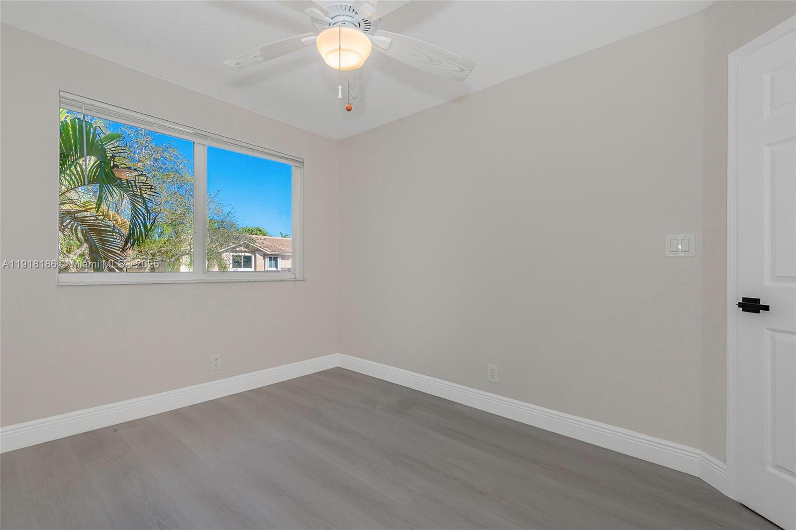 HOLLYWOOD LAKES COUNTRY C - Residential Lease