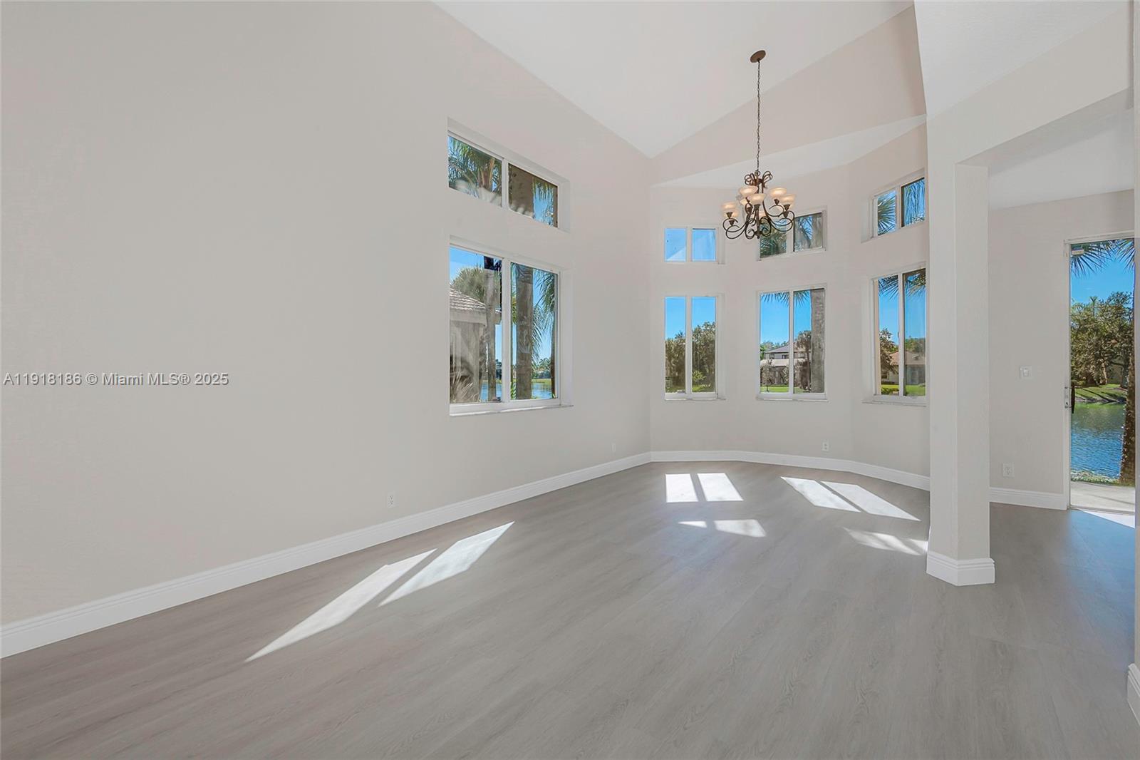 HOLLYWOOD LAKES COUNTRY C - Residential Lease