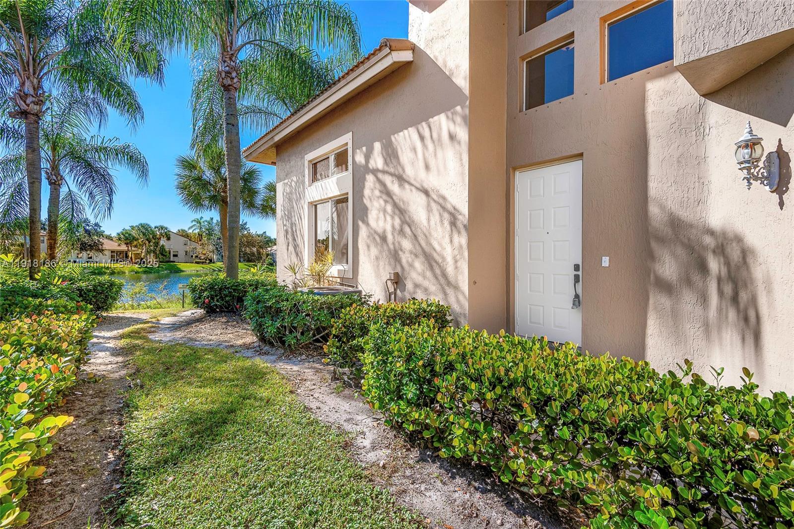 HOLLYWOOD LAKES COUNTRY C - Residential Lease