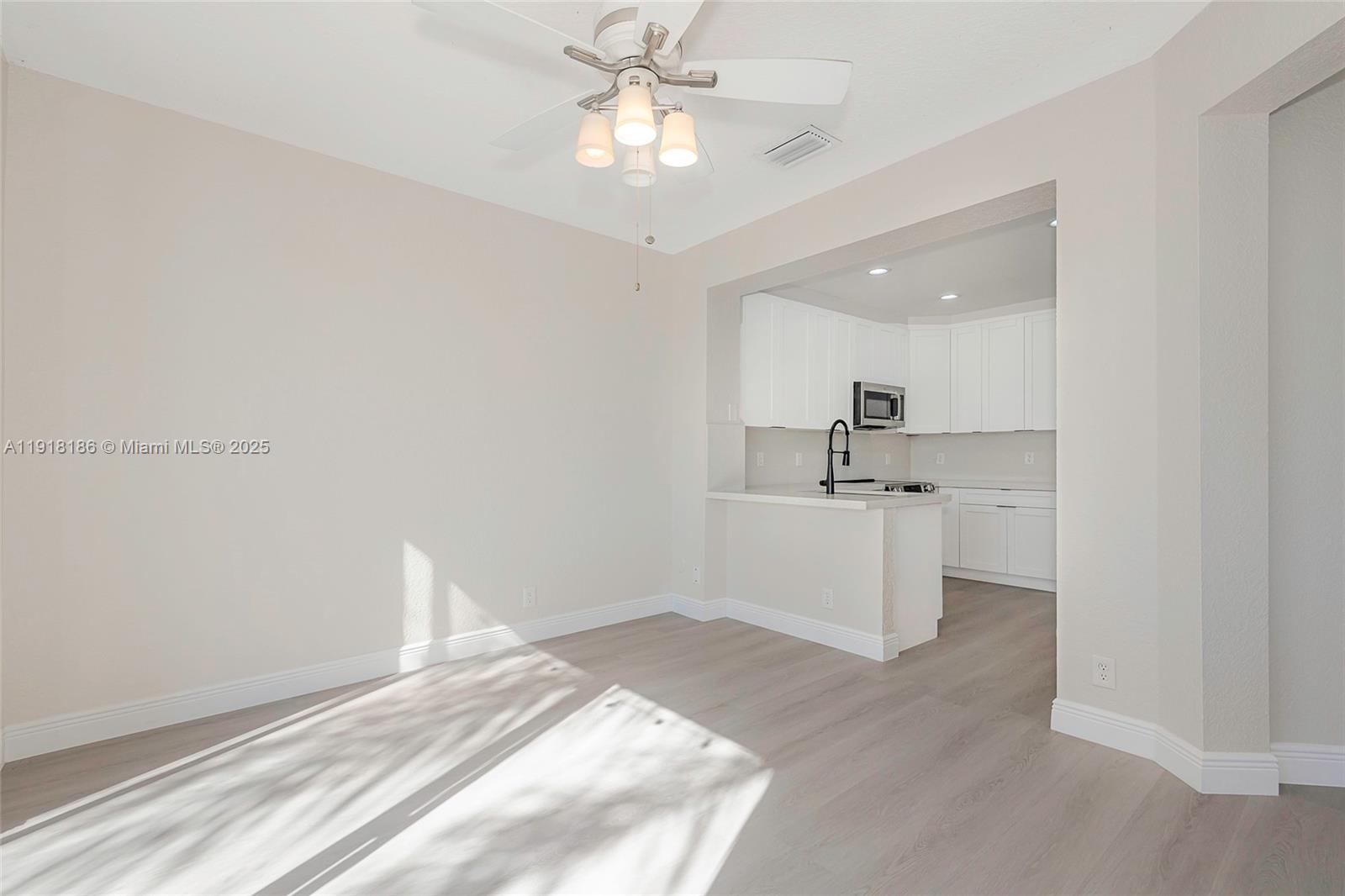 HOLLYWOOD LAKES COUNTRY C - Residential Lease