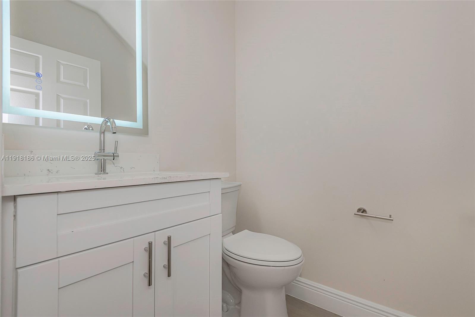 HOLLYWOOD LAKES COUNTRY C - Residential Lease