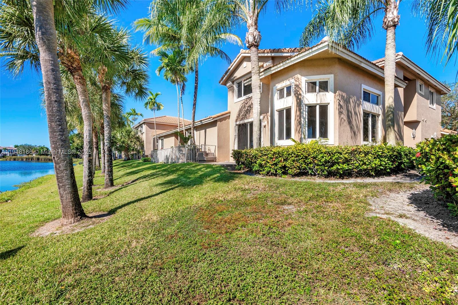 HOLLYWOOD LAKES COUNTRY C - Residential Lease