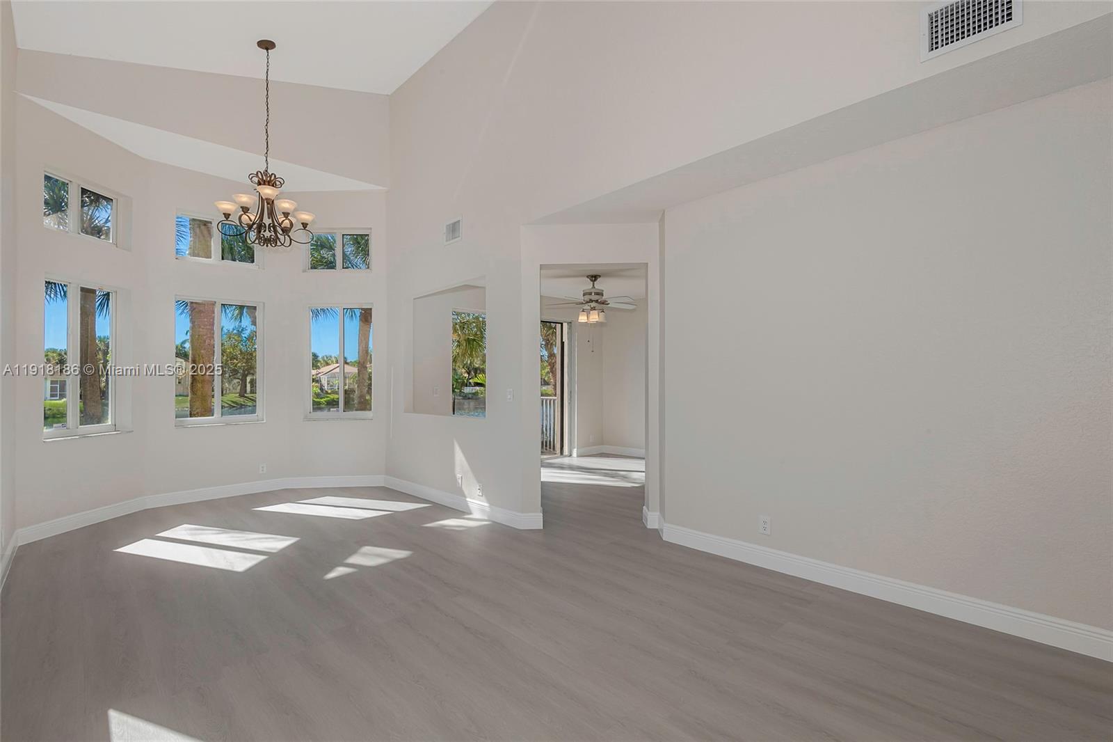 HOLLYWOOD LAKES COUNTRY C - Residential Lease