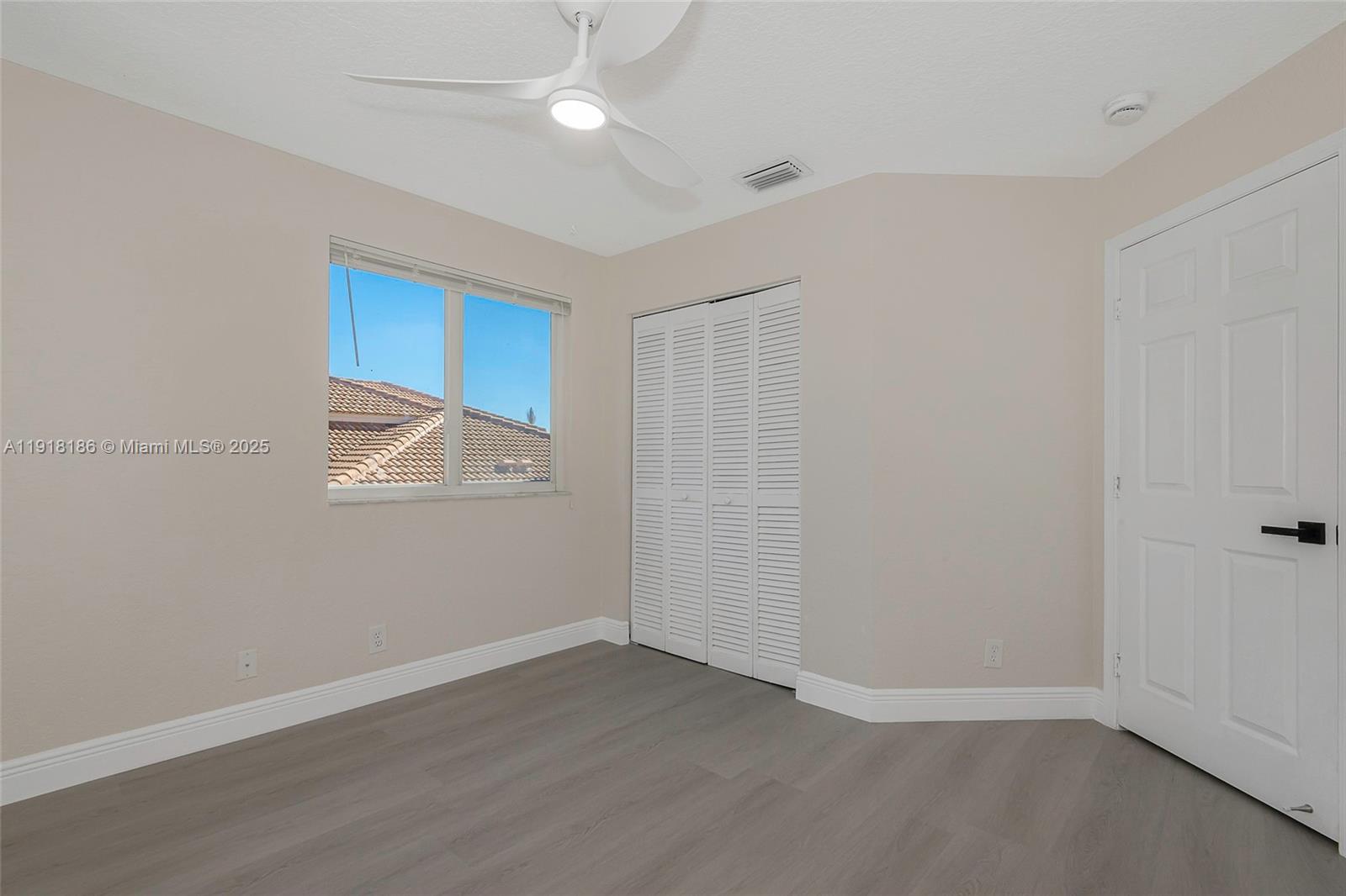 HOLLYWOOD LAKES COUNTRY C - Residential Lease