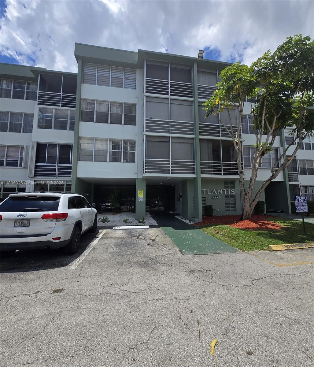 Rental Property at 2771 Taft St 205, Hollywood, Broward County, Florida - Bedrooms: 1 
Bathrooms: 1  - $1,700 MO.