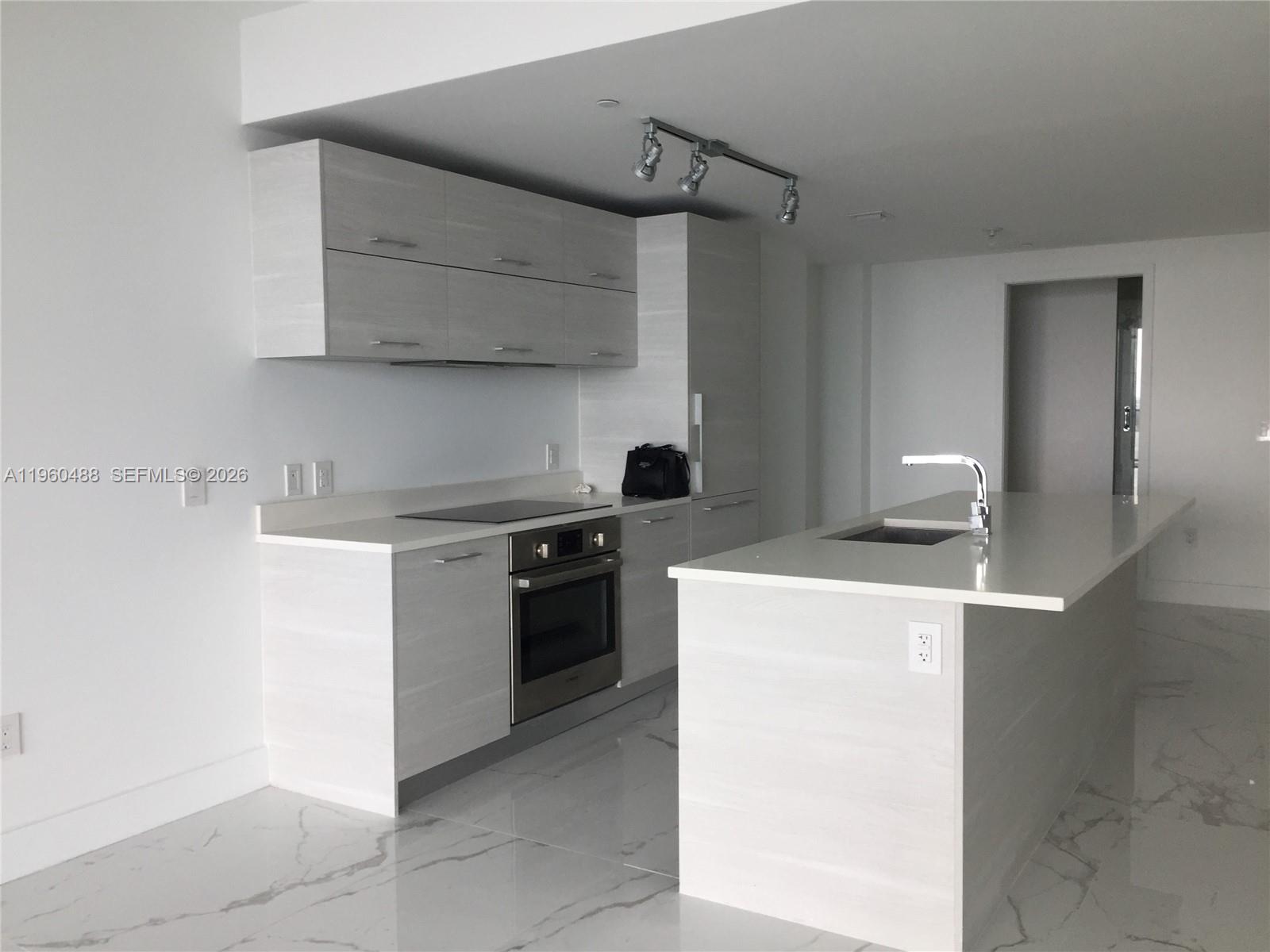 PARAISO BAY - Residential Lease