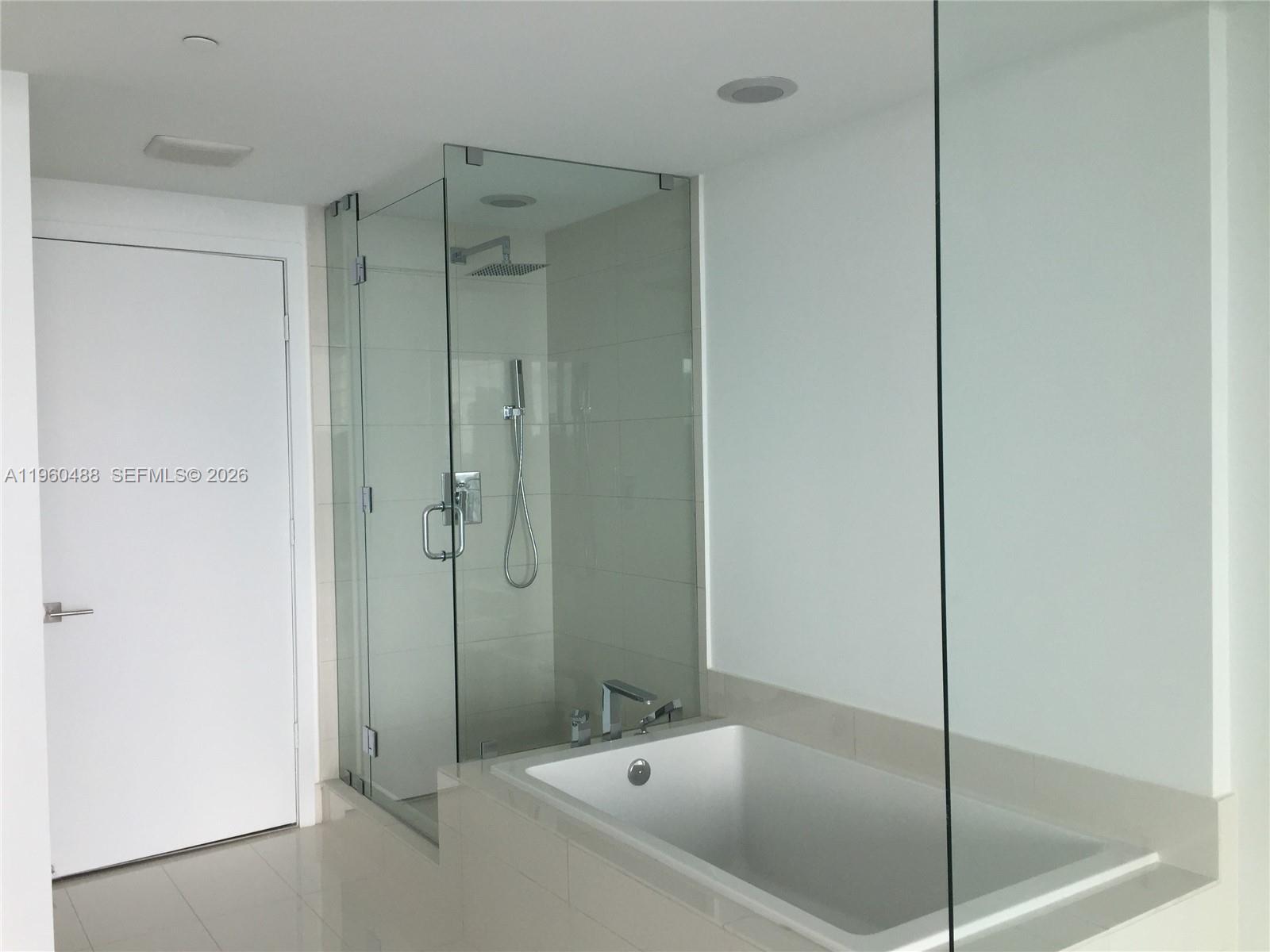 PARAISO BAY - Residential Lease