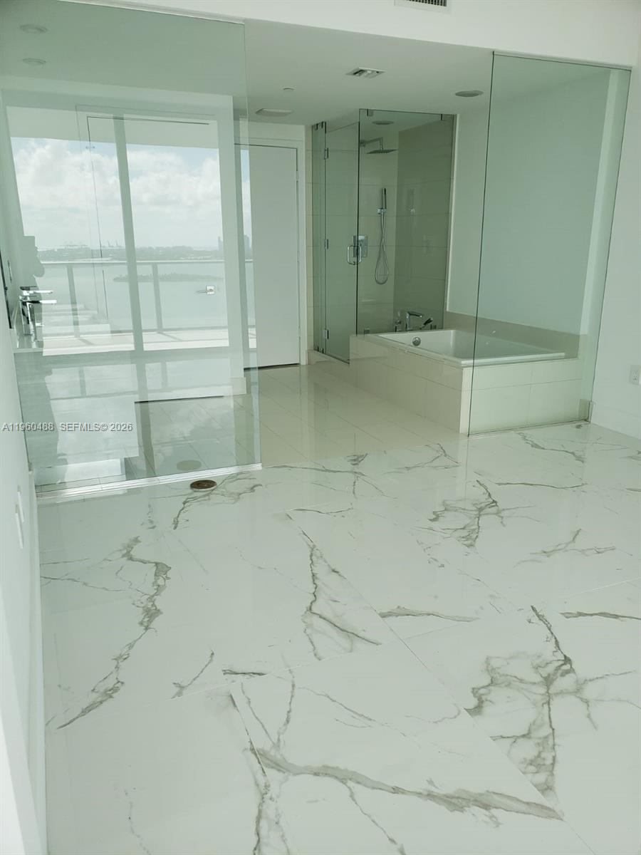 PARAISO BAY - Residential Lease