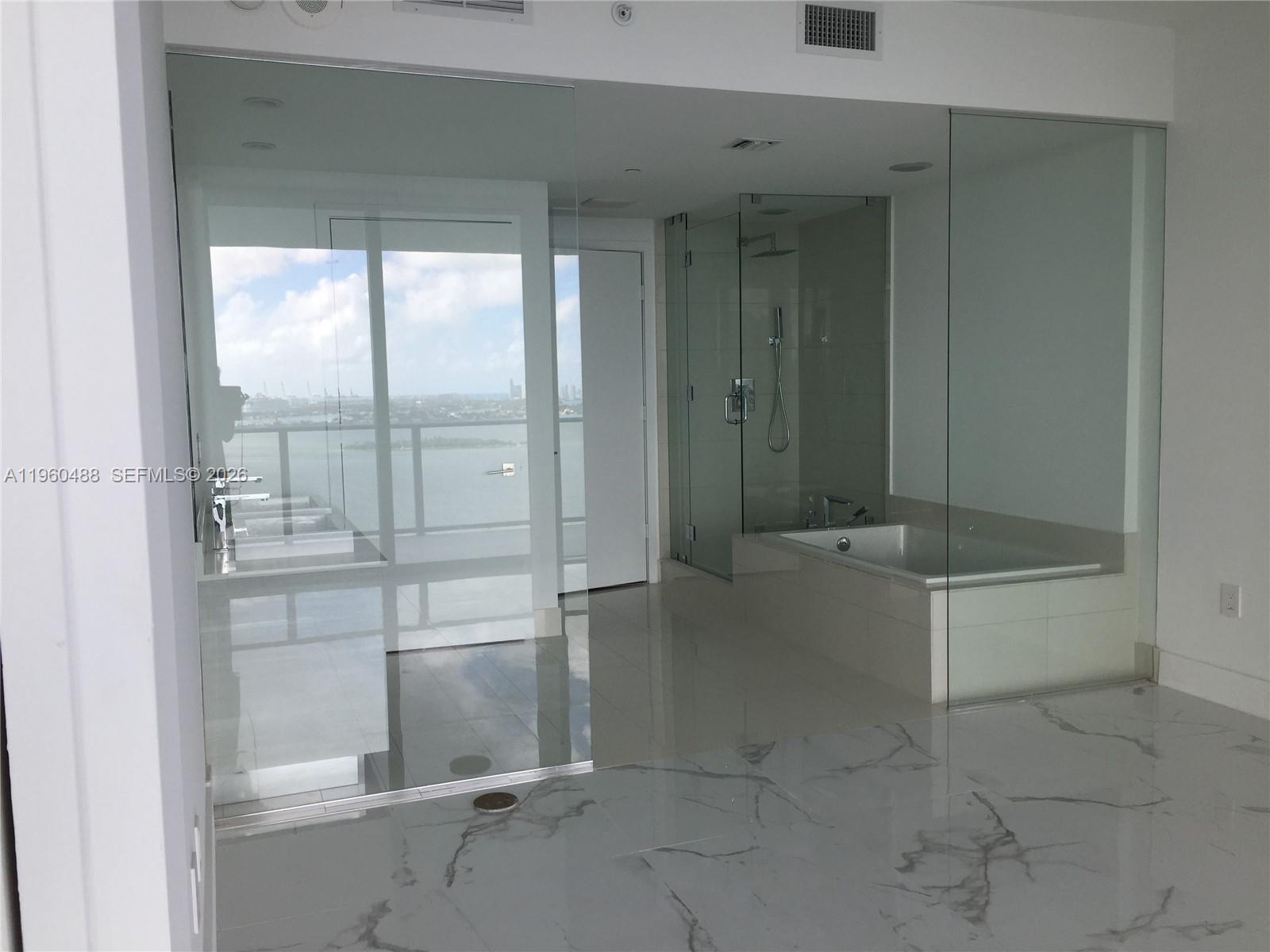 PARAISO BAY - Residential Lease