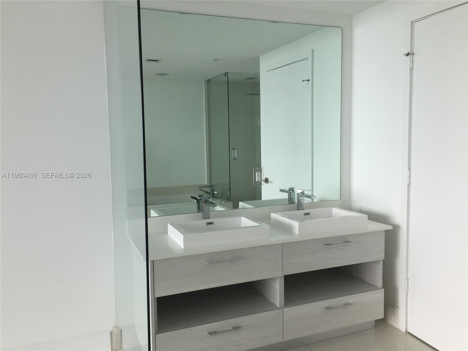 PARAISO BAY - Residential Lease