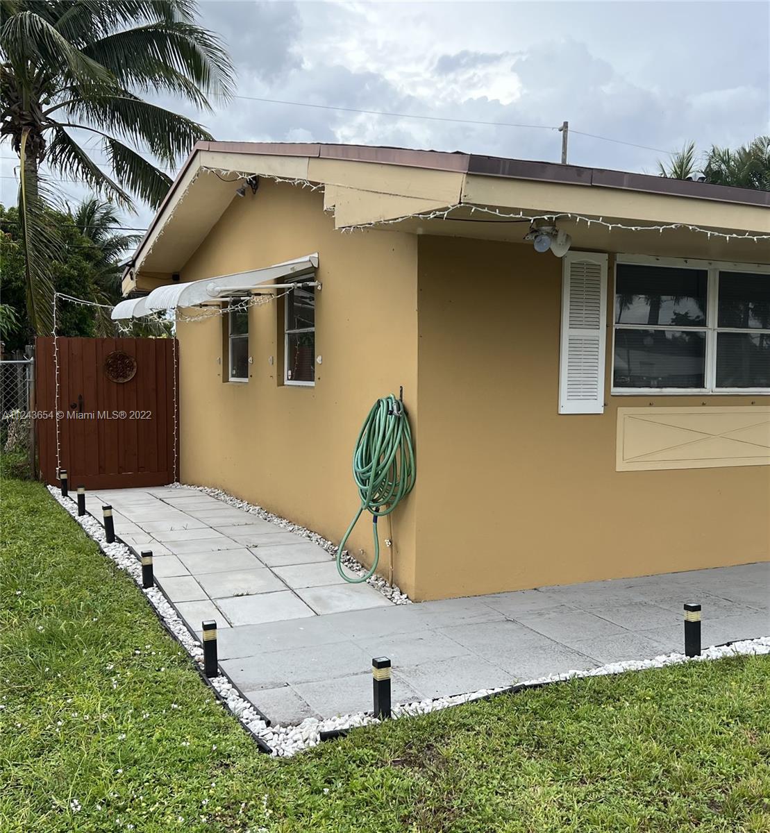 Photo 3 of 34 of 1210 NW 76th Ter house